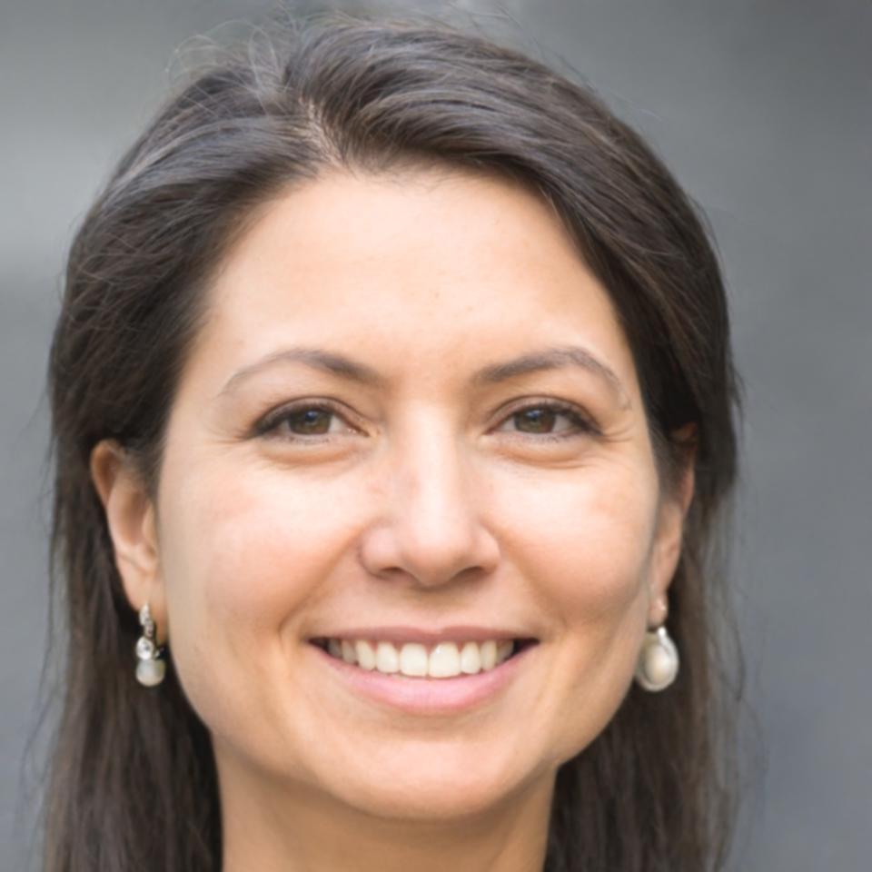 Портрет эксперта Елены Соколовой